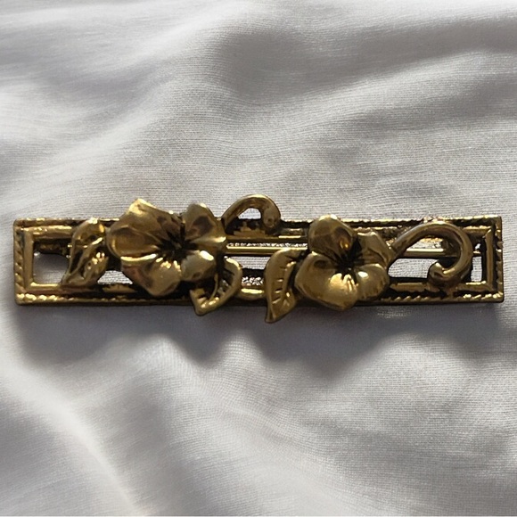 Avon Jewelry - 1981 "Gilded Glory" AVON Brooch